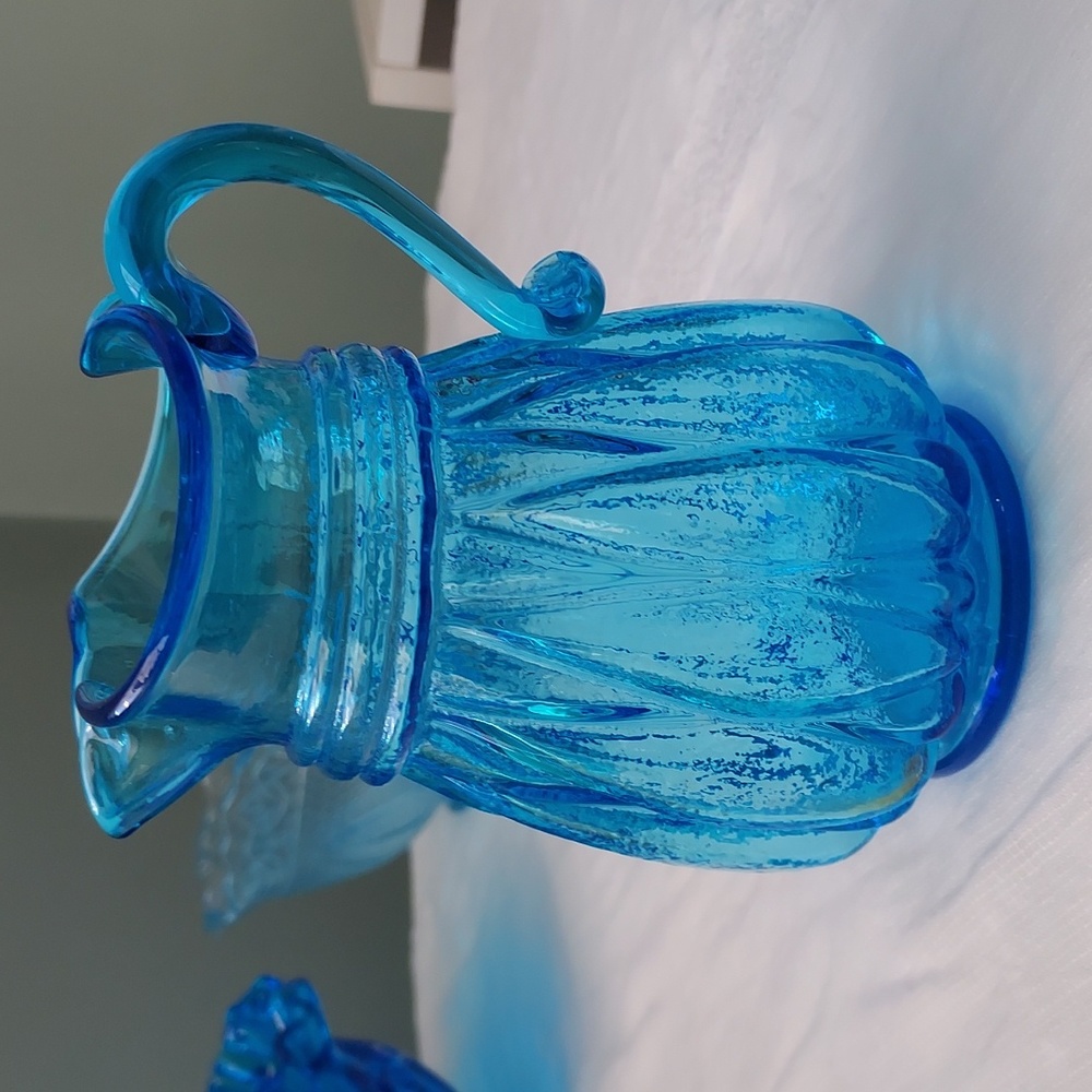Turquoise blue 💙 Vintage glass  pitcher vase with wide mouth spout